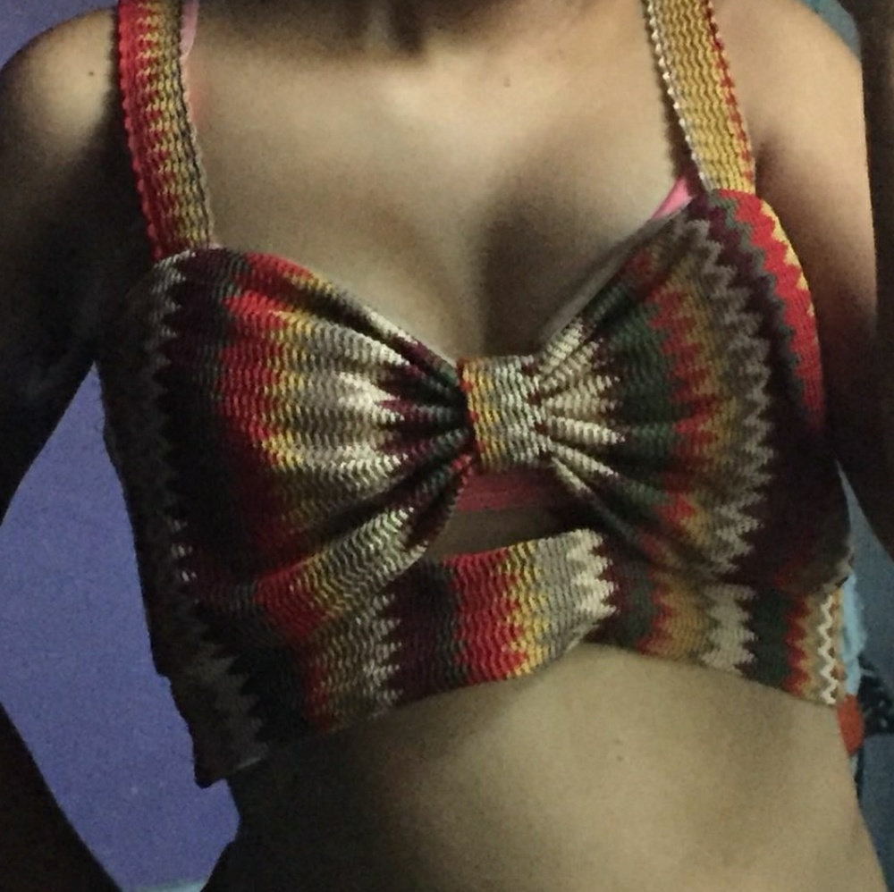 Colorful nitted croptop